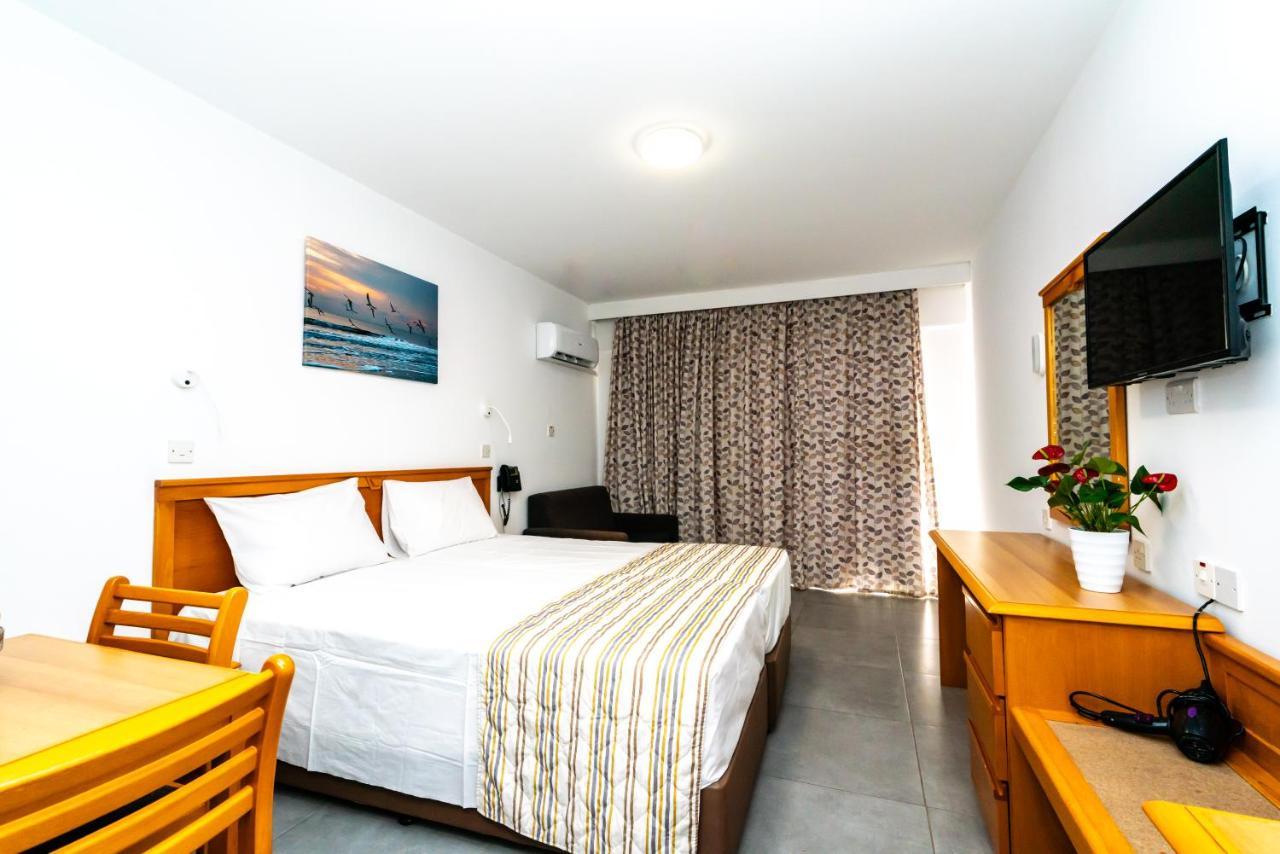 Helios Bay Hotel And Suites Klorakas Esterno foto