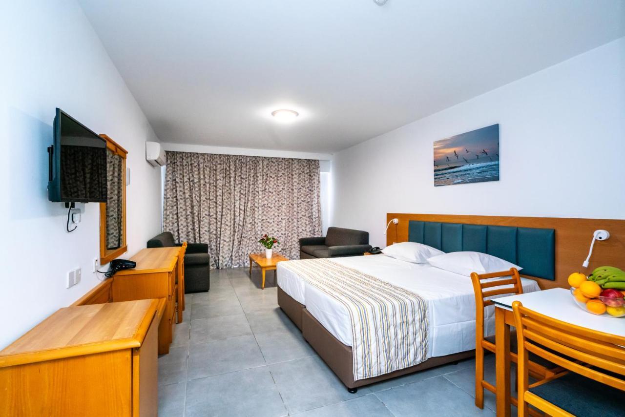 Helios Bay Hotel And Suites Klorakas Esterno foto