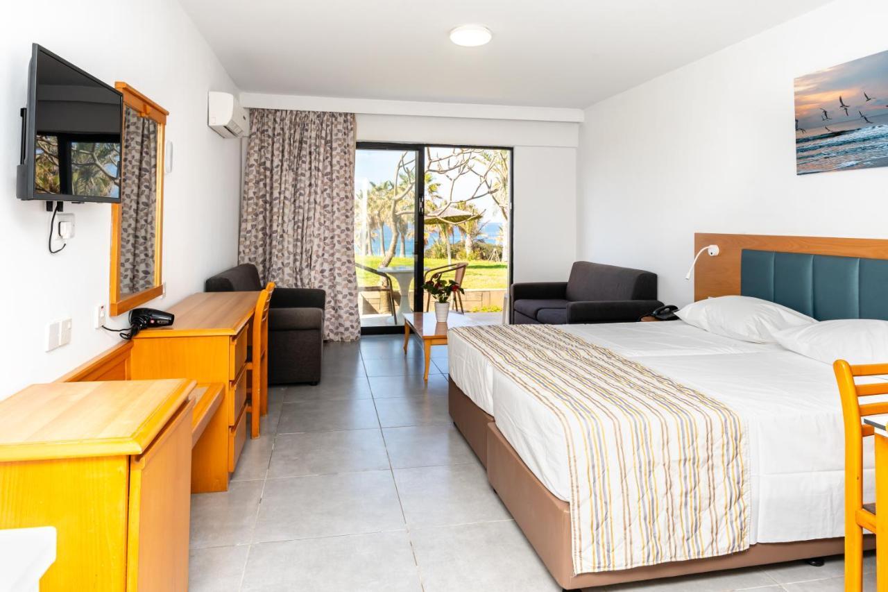 Helios Bay Hotel And Suites Klorakas Esterno foto