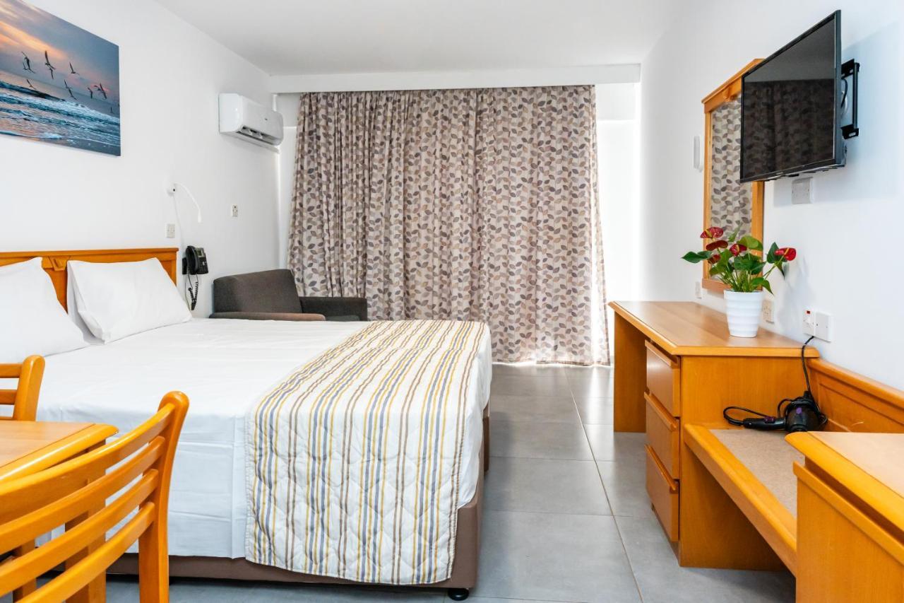 Helios Bay Hotel And Suites Klorakas Esterno foto