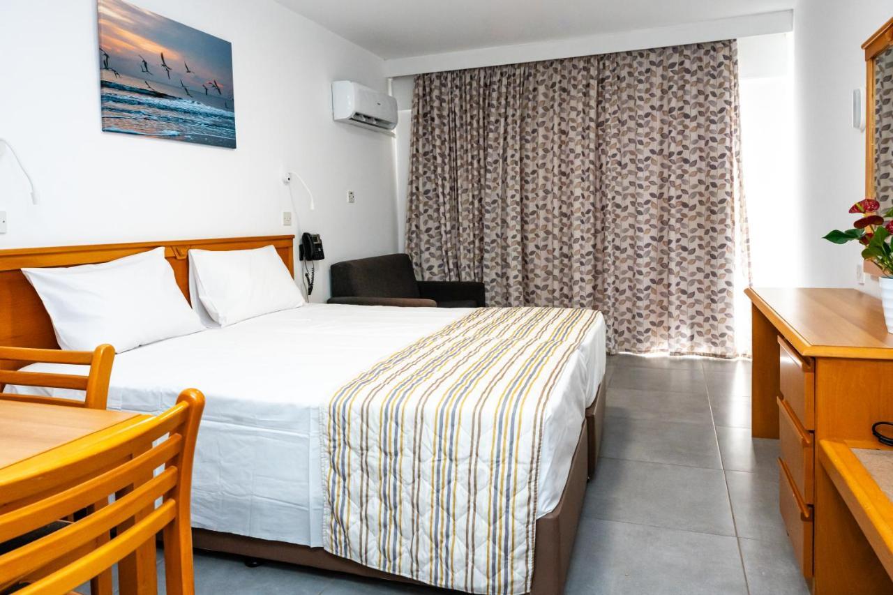 Helios Bay Hotel And Suites Klorakas Esterno foto
