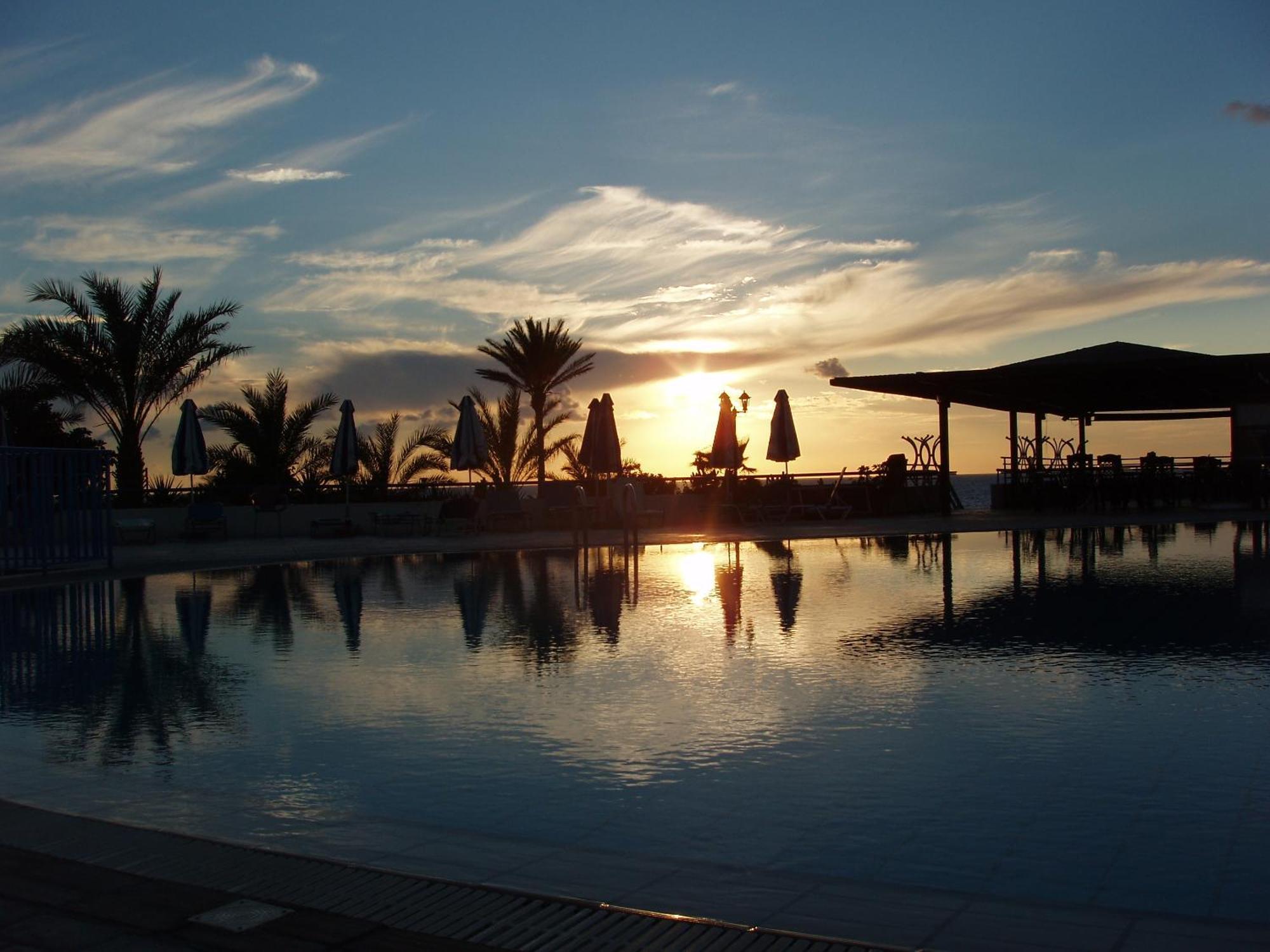 Helios Bay Hotel And Suites Klorakas Esterno foto