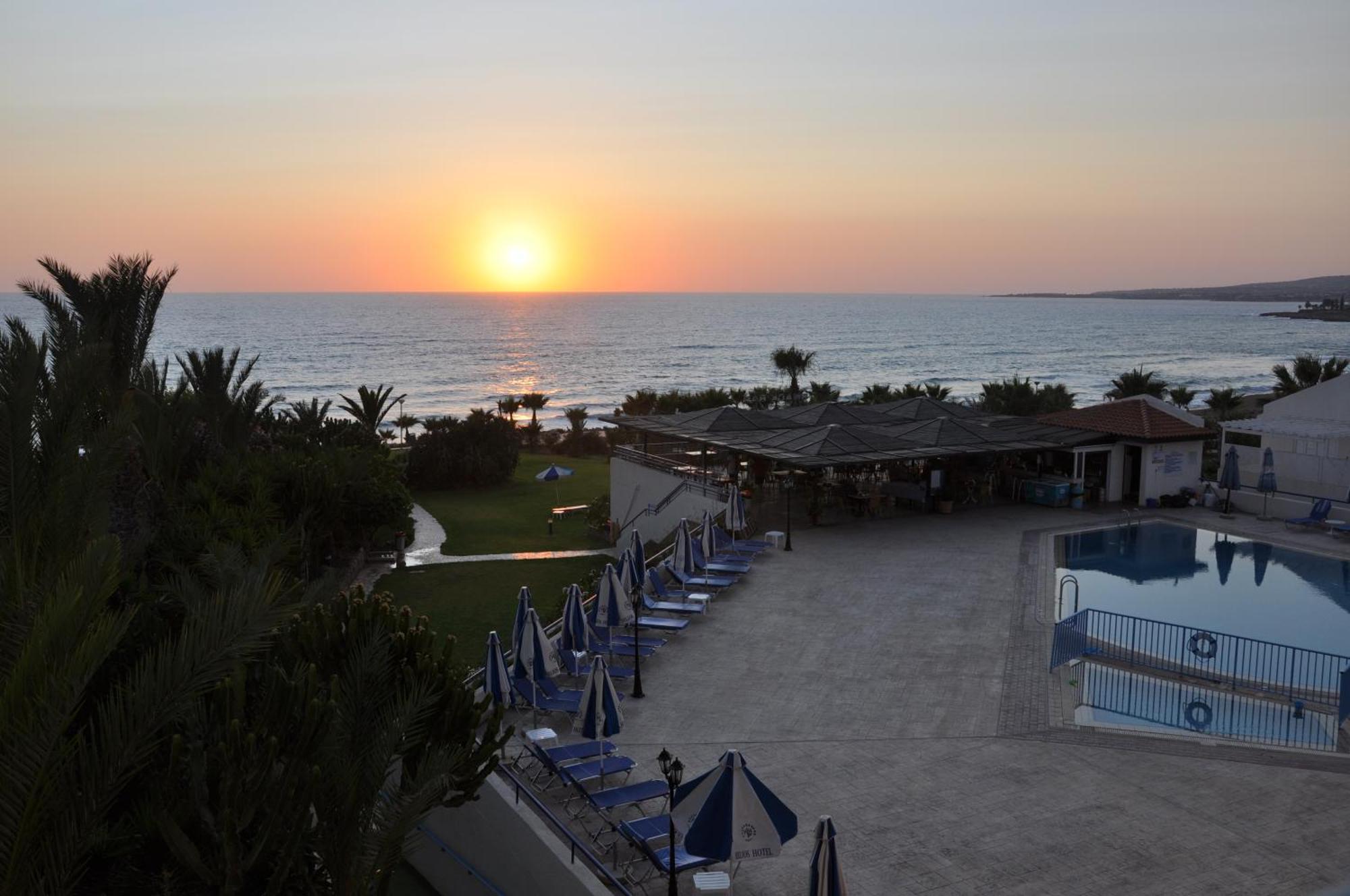 Helios Bay Hotel And Suites Klorakas Esterno foto