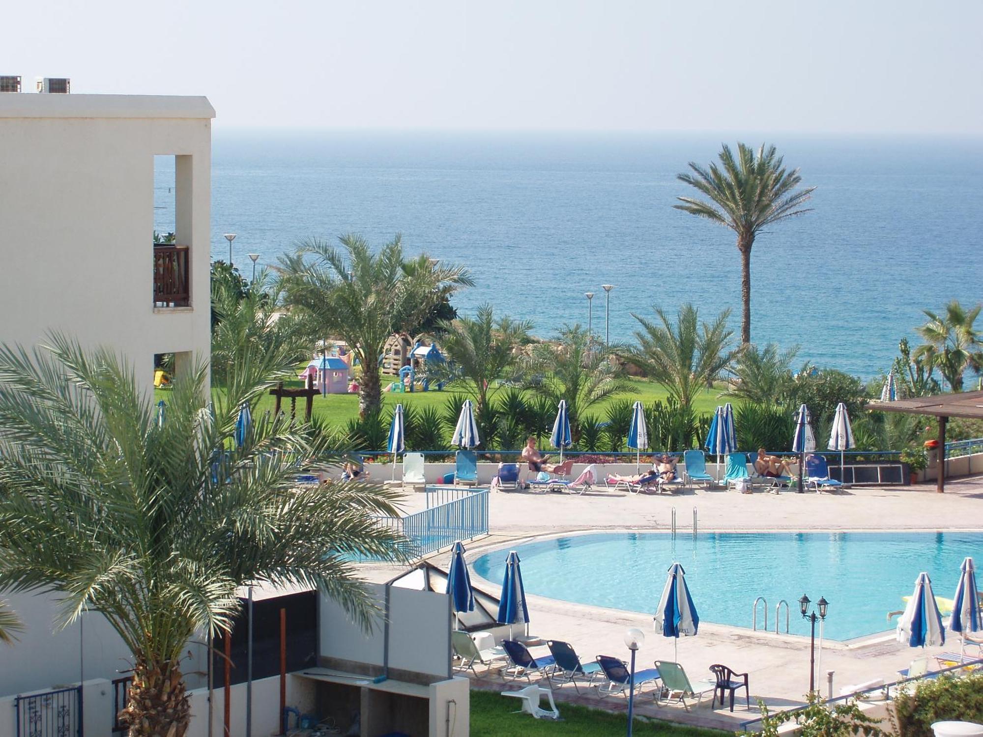Helios Bay Hotel And Suites Klorakas Esterno foto