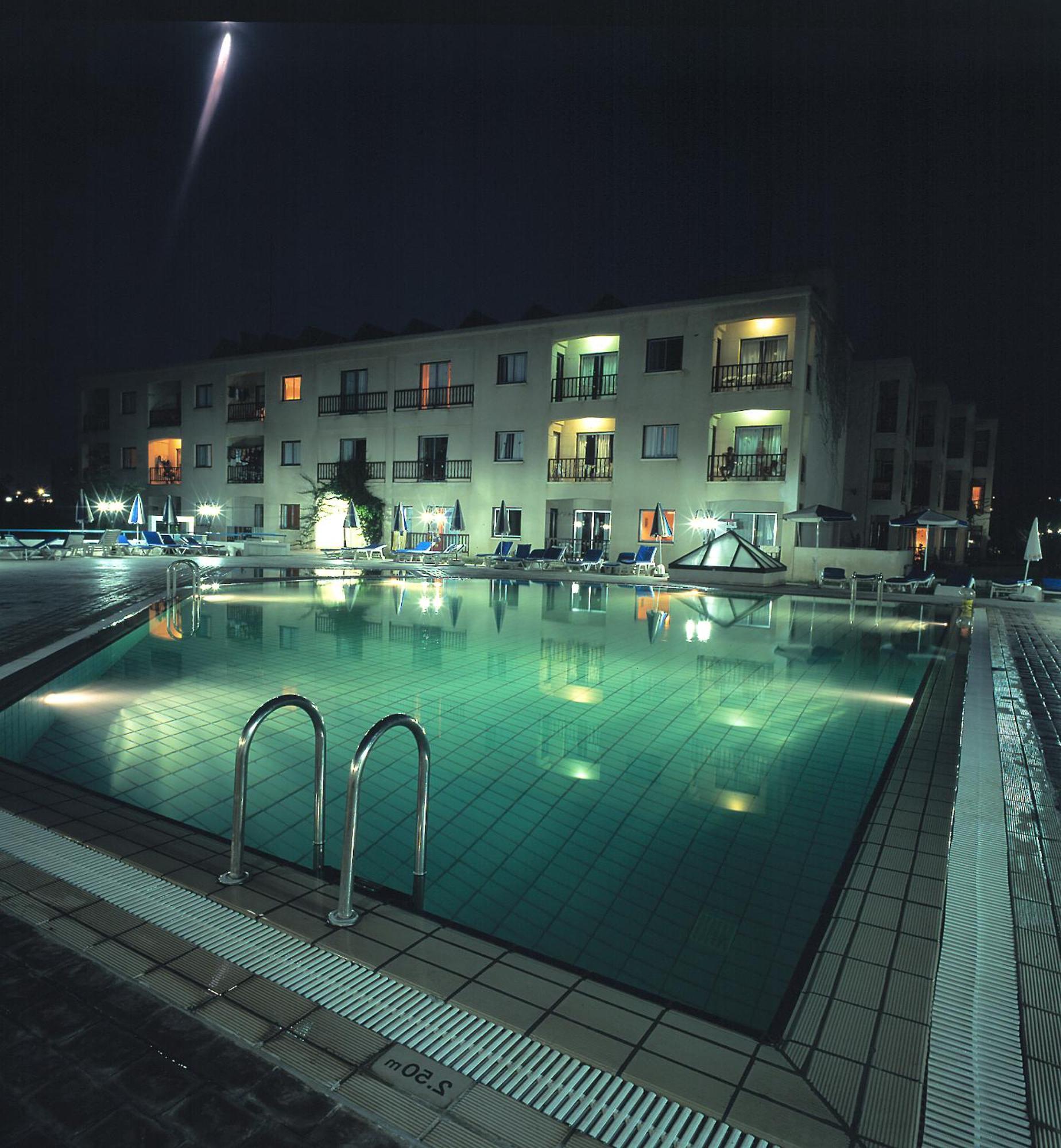 Helios Bay Hotel And Suites Klorakas Esterno foto