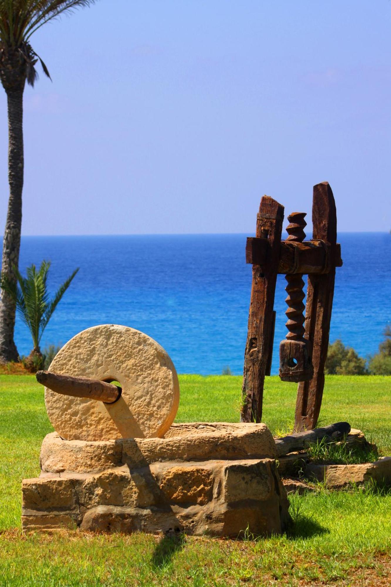Helios Bay Hotel And Suites Klorakas Esterno foto