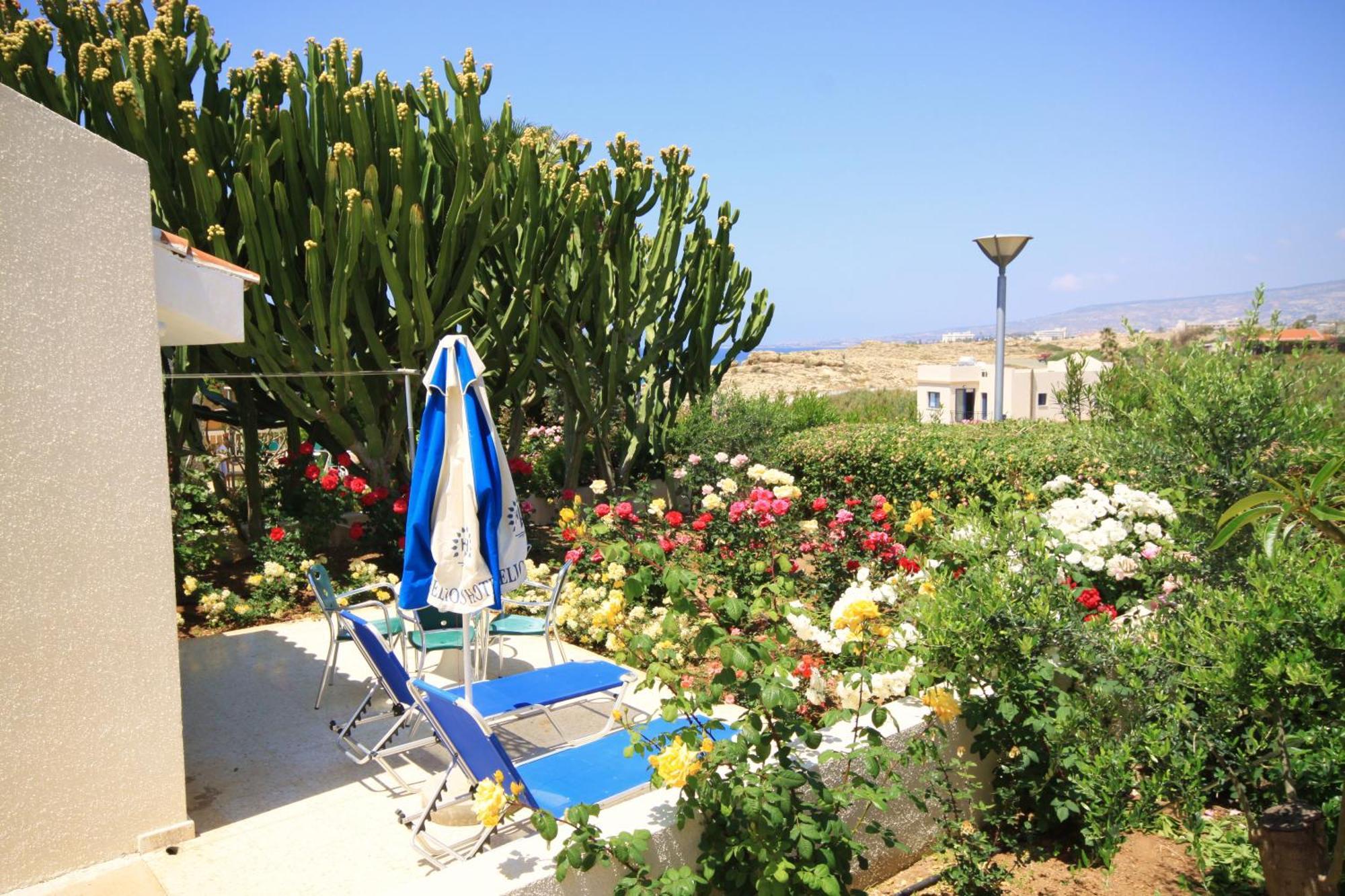 Helios Bay Hotel And Suites Klorakas Esterno foto