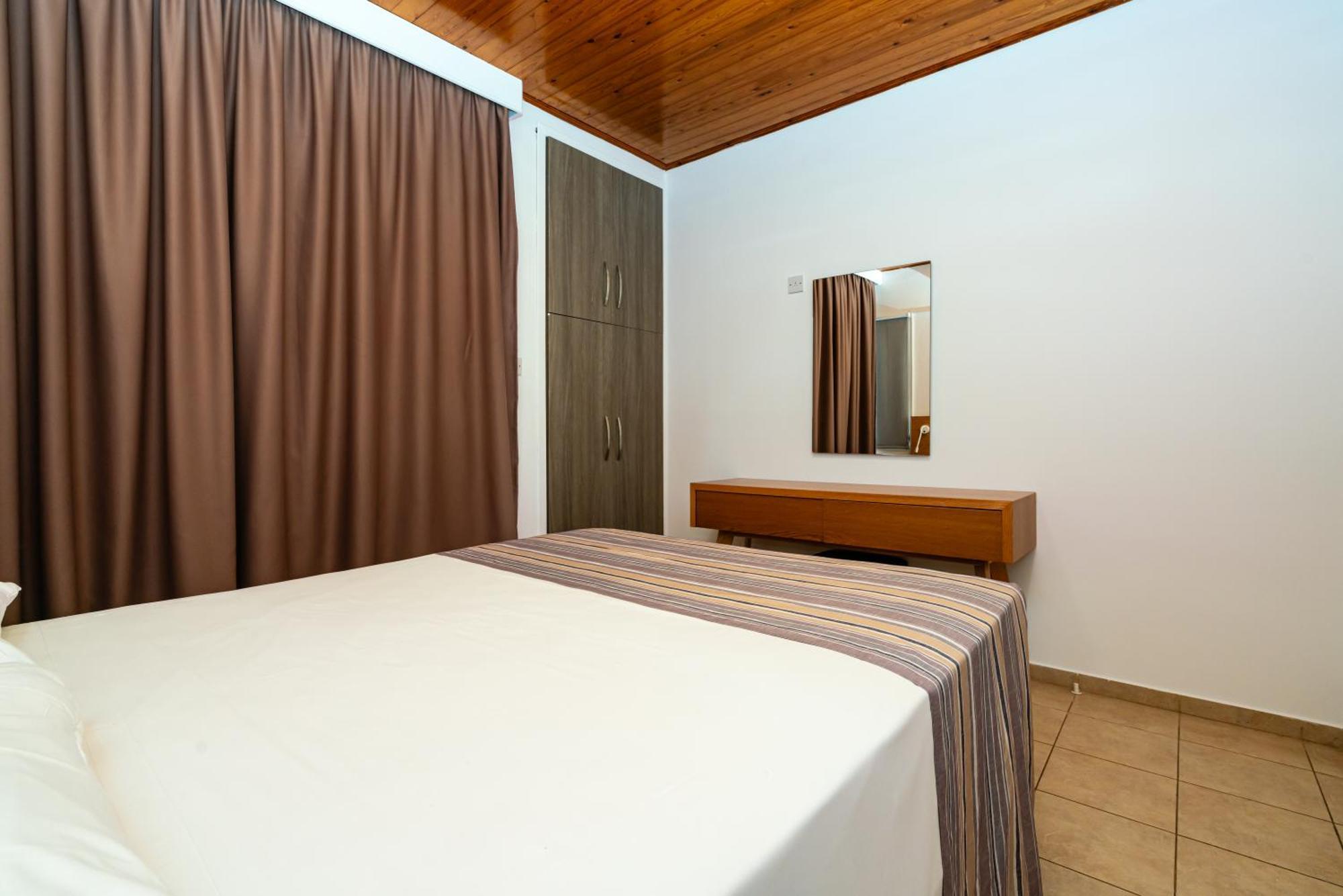 Helios Bay Hotel And Suites Klorakas Esterno foto