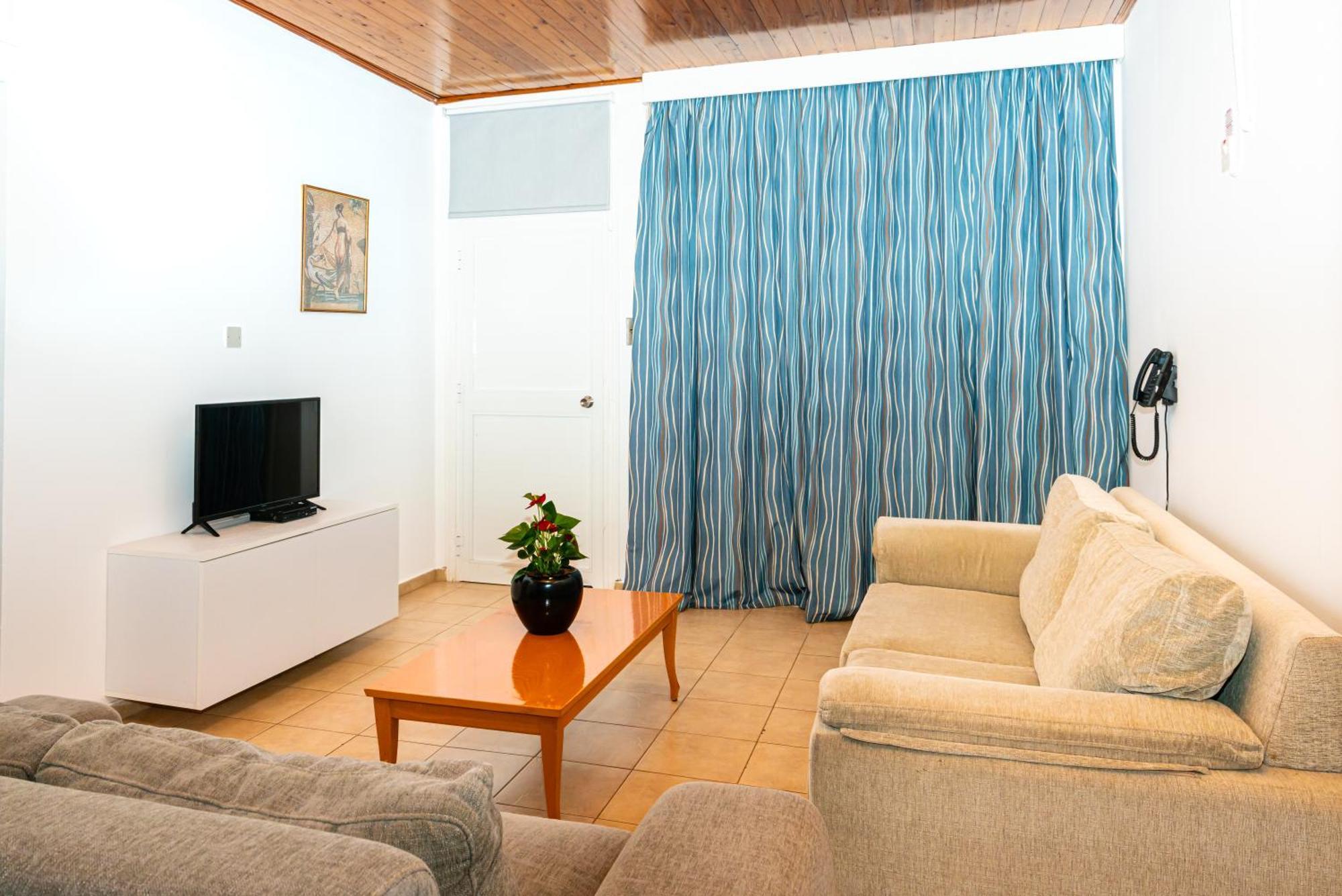 Helios Bay Hotel And Suites Klorakas Esterno foto