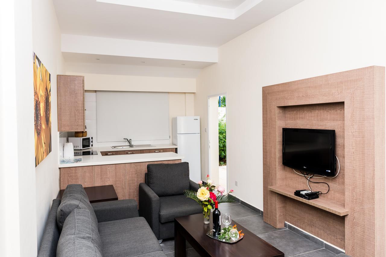 Helios Bay Hotel And Suites Klorakas Esterno foto