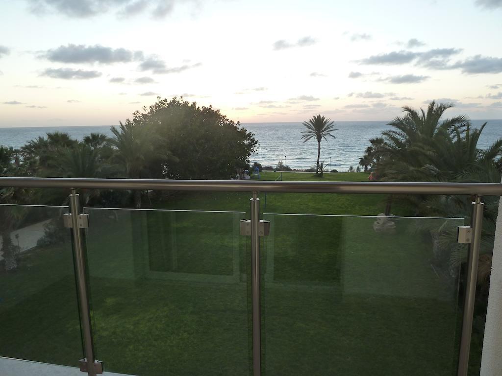 Helios Bay Hotel And Suites Klorakas Esterno foto