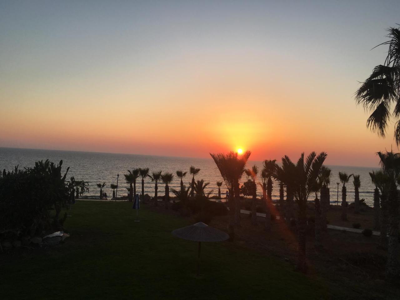 Helios Bay Hotel And Suites Klorakas Esterno foto