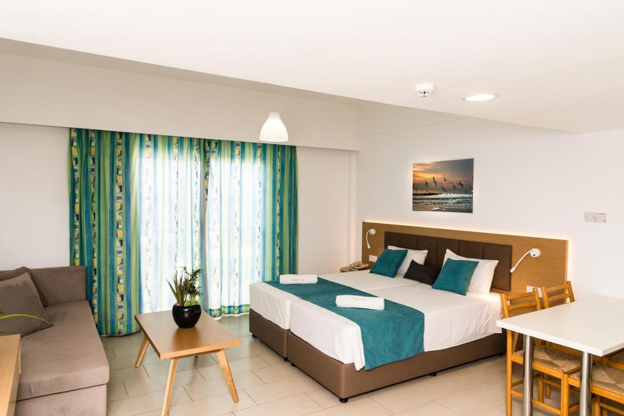 Helios Bay Hotel And Suites Klorakas Esterno foto